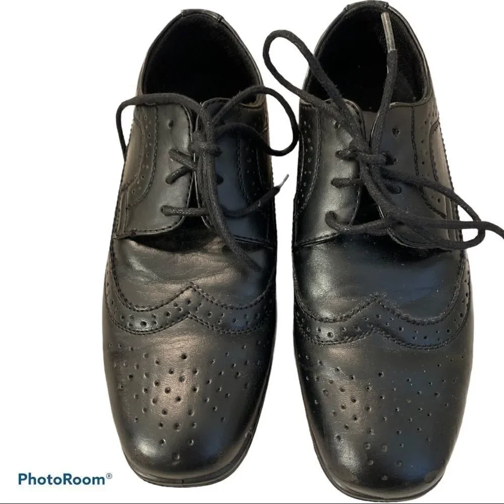 Deer Stags Ace wing tip shoe 3 1/2 big kids